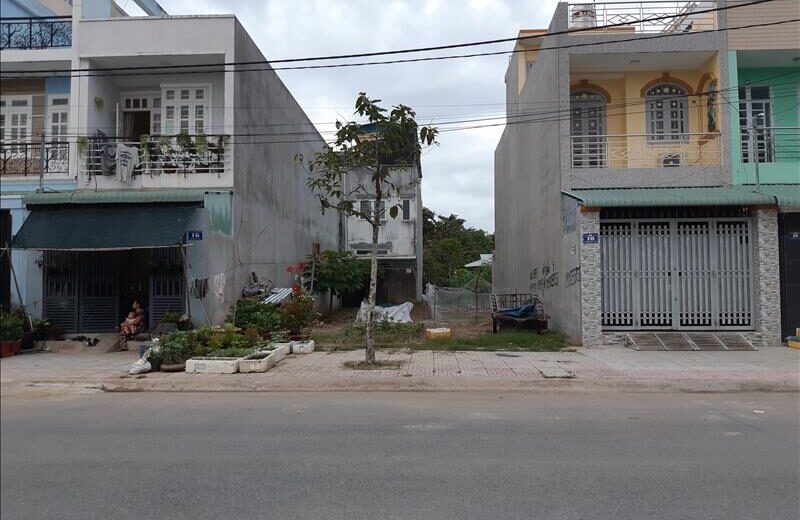 Bán đất mặt tiền đường 15m Bình Chánh